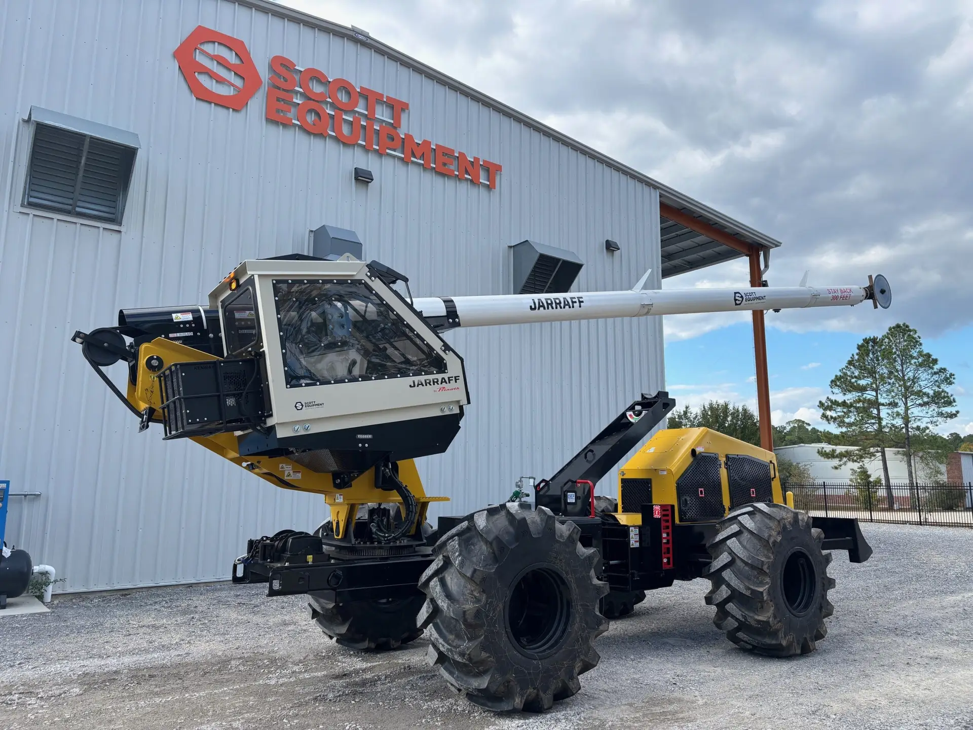 4wd-jarraff-1 Jarraff Tree Trimmers - 4W & Track - Image 1