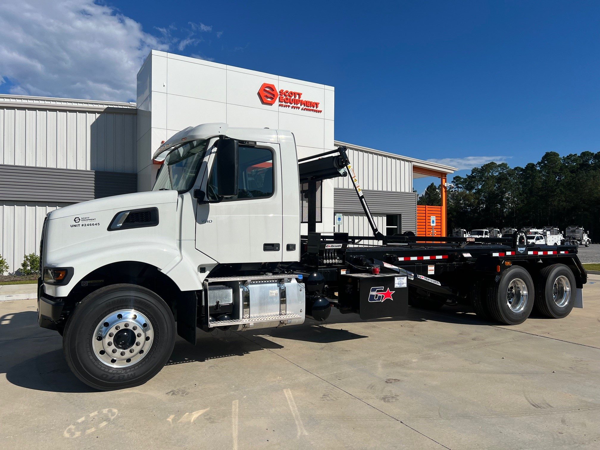 roll-off-truck Roll-Off Trucks - Image 1