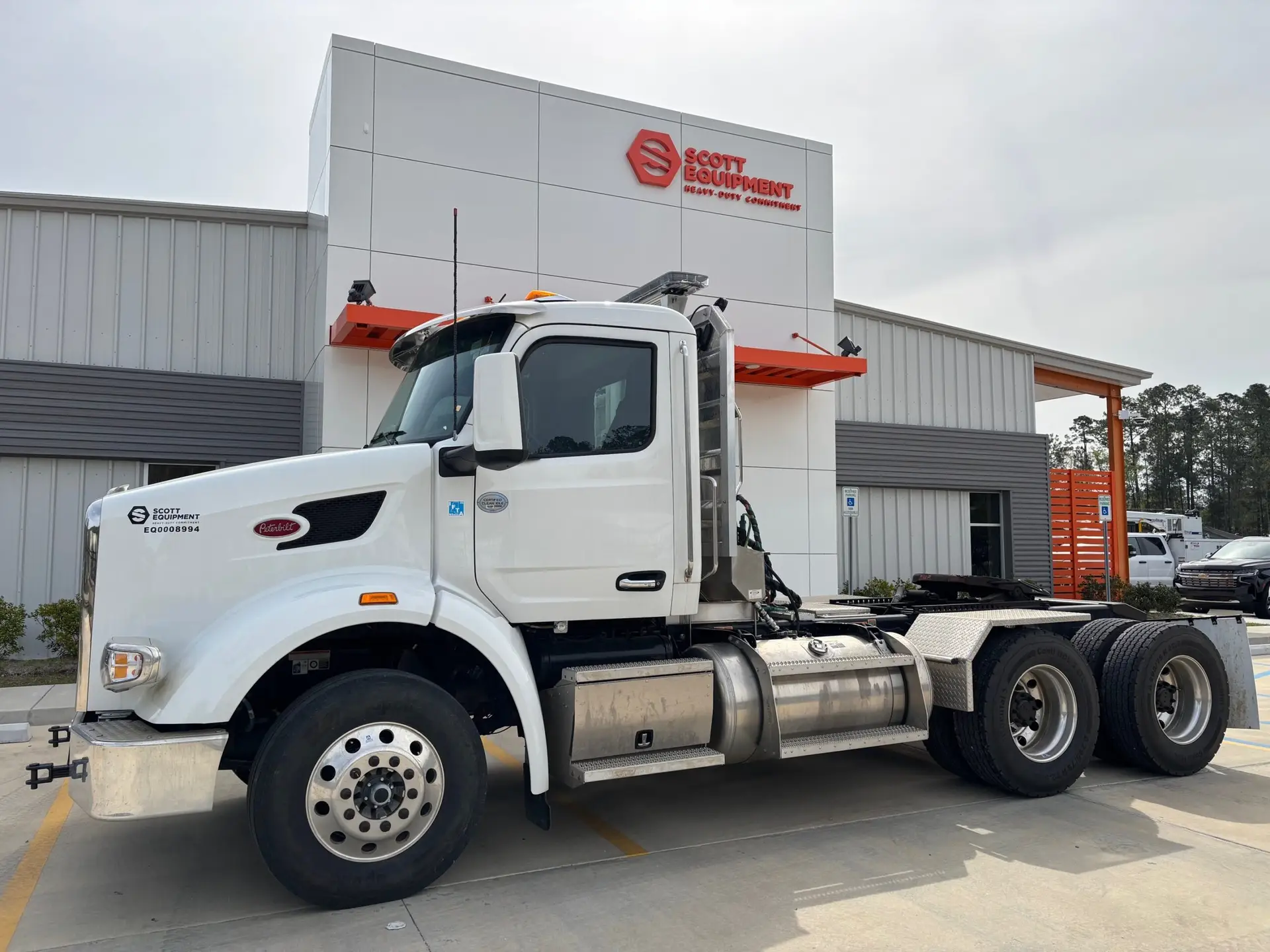 tandem-axle-day-cab Tandem Axle Day Cab - Image 1